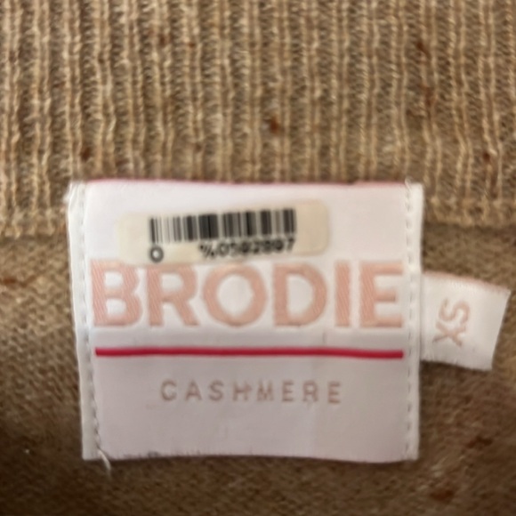 Brodie Cashmere Sweater - Picture 3 of 3